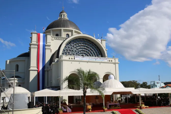 VIDEO: Dos gestos del Papa con la Virgen de Caacupé que Paraguay nunca olvidará