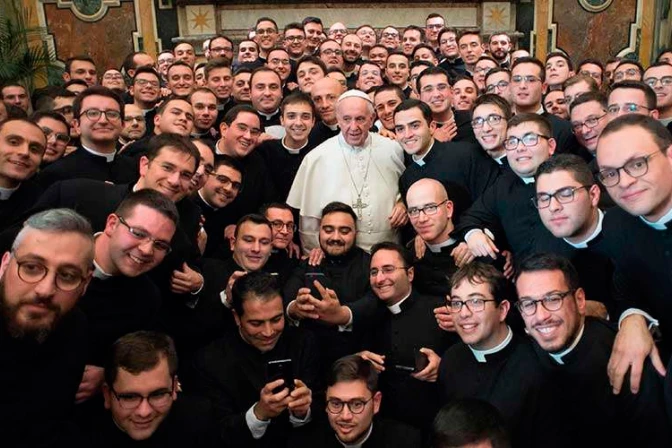 El Papa sugiere 3 prioridades para la pastoral vocacional