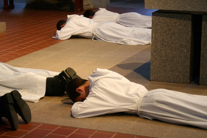 “Ojos abiertos” ante exámenes psicológicos de seminaristas, pide el Papa Francisco