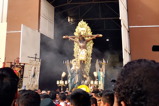 Esta es la historia de una devoción que atrae a multitudes en Perú