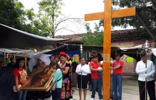Los signos de la JMJ (Cruz peregrina e Ícono de la Salus Populis Romani) en Oaxaca / Foto: DEMPAJ  