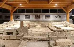 Restos arqueológicos del siglo I en Centro Magdala, en Galilea. Crédito: Cortesía Centro Magdala. 