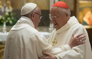 El Papa Francisco con el Cardenal Angelo Sodano. Crédito: Vatican Media 