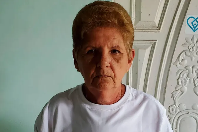 Cuba: Detienen a opositora cuando iba a Misa para rezar por familiares presos