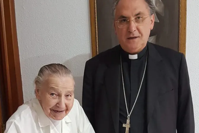 Premian a religiosa de 94 años dedicada a los pobres en España