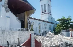 Iglesia destruida en Haitu00ed tras terremoto. Cru00e9dito: Vatican News.  