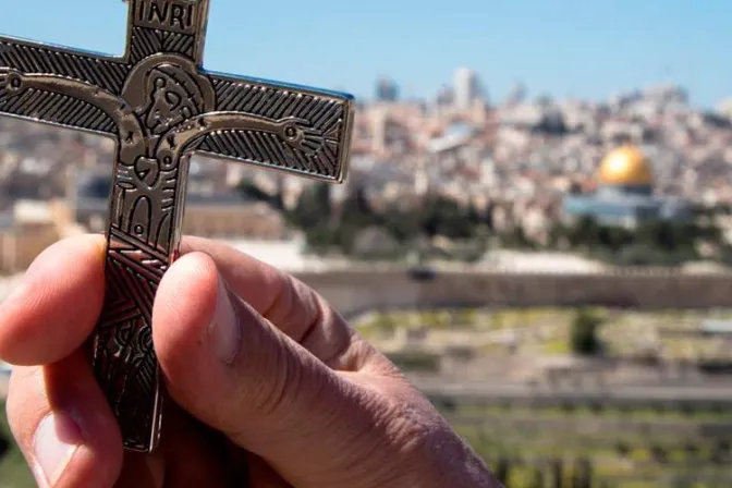 El Papa lanza un mensaje a los cristianos de Tierra Santa y pide el fin de la violencia