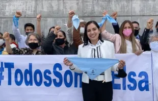Diputada Elsa Méndez y parte del grupo que se reunió en su apoyo este 11 de agosto. Crédito: Captura de video / Frente Nacional por la Familia. 