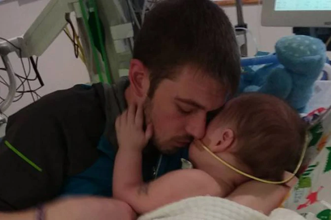 Alfie Evans: Padres pierden apelación y no podrán trasladar a su hijo a Italia