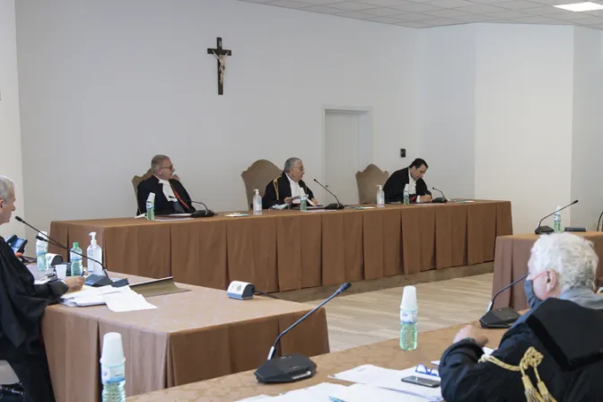 Vaticano: Tribunal absuelve a ex monaguillo y rector acusados de abuso en preseminario