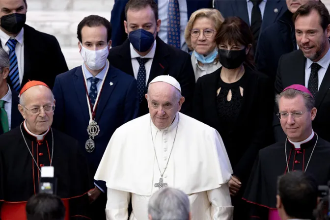 Así bromeó el Papa Francisco tras recibir como regalo un famoso vino español  