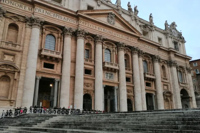 Vaticano destituye a obispo indio acusado de asesinato, violación y corrupción