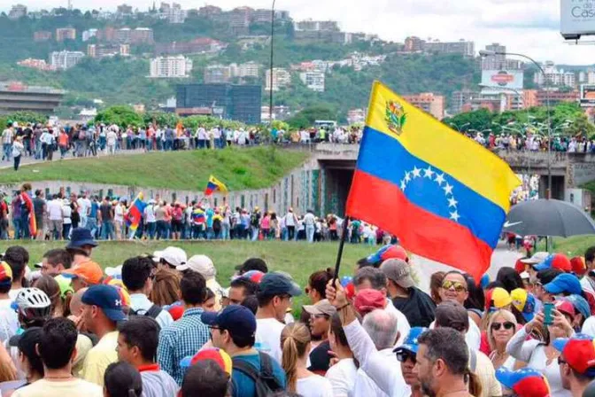 Venezuela: Consejo de Laicos pide votar en elecciones regionales para frenar autoritarismo