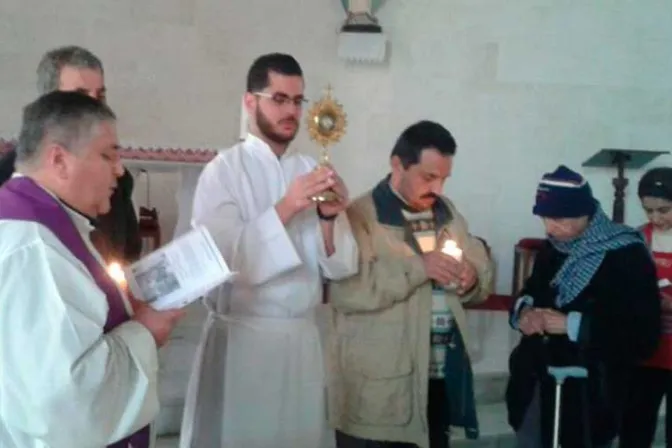 En esta catedral de Siria se reza el Vía Crucis con reliquia de la Cruz de Cristo 