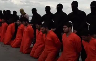 Imagen del video del martirio de los 21 cristianos coptos a manos del ISIS / Foto: Captura YouTube RTRTruthMedia 