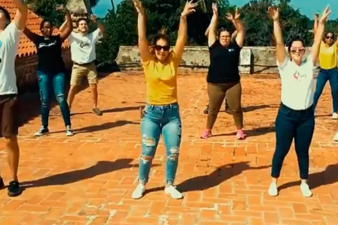 Jóvenes cubanos lanzan versión católica de popular canción “La Vida Me Cambió” [VIDEO]