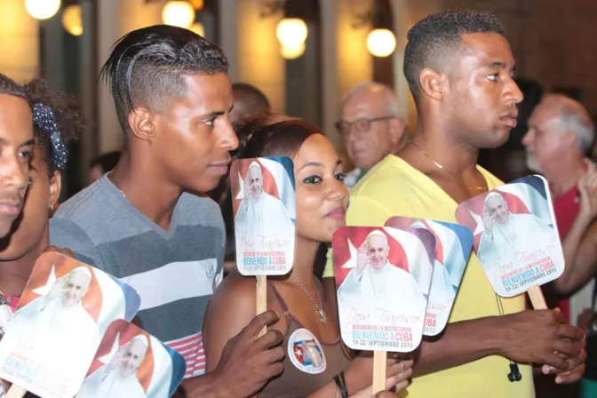 Jóvenes de Cuba hacen vigilia por viaje del Papa Francisco ¿Qué esperan de él?