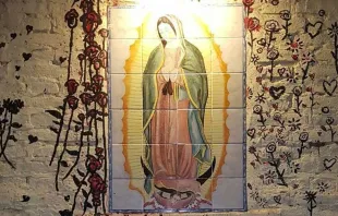 Imagen de la Virgen de Guadalupe atacada por abortistas. Foto: Facebook / Gaby Vairo. 
