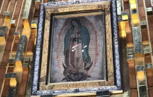 Imagen original de la Virgen de Guadalupe en su santuario en Ciudad de México. Foto: David Ramos / ACI Prensa. 