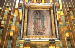 Imagen original de la Virgen de Guadalupe en su Santuario en Ciudad de México. Foto: David Ramos / ACI Prensa. 