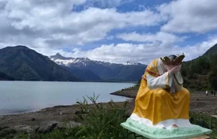 Imagen de Nuestra Seu00f1ora de La Salette en el Lago Cabrera. Gentileza: Parroquia Sagrada Familia, Hornopiru00e9n. 