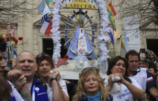 Imagen de la Virgen de Luju00e1n en peregrinaciu00f3n. Cru00e9dito: Peregrinaciu00f3n Luju00e1n. 