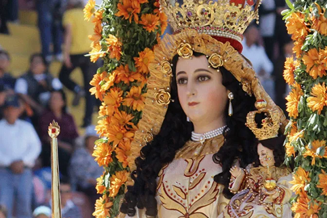 En el día de su fiesta, la Virgen de Chapi sobrevuela ciudad de Perú 