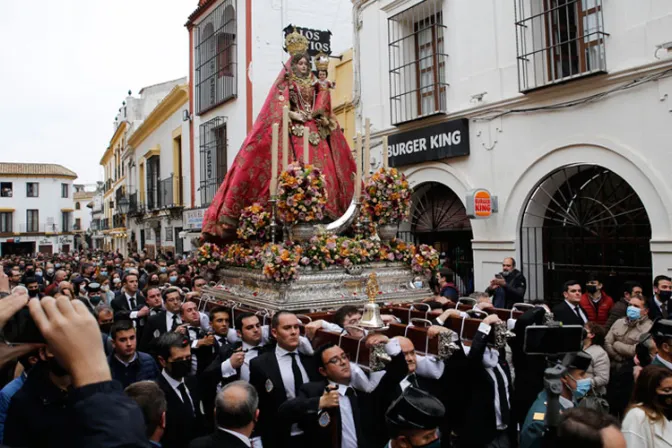 Un pueblo que tiene a María lo tiene todo, dice Obispo tras multitudinaria procesión