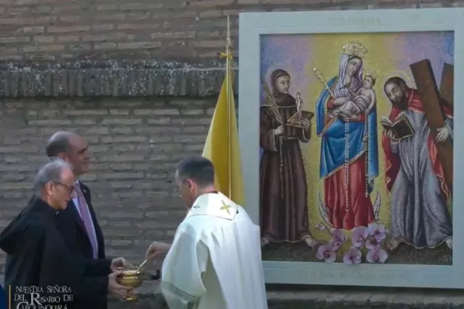 Hermoso mosaico de la Virgen de Chiquinquirá adorna desde hoy los jardines vaticanos