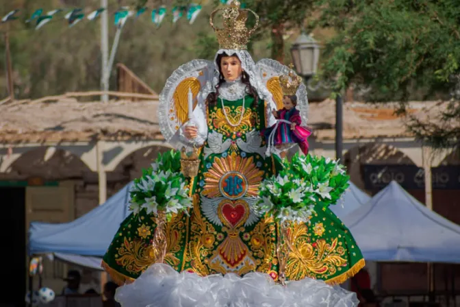 Fieles participan en celebración de la Virgen de la Candelaria en Chile 