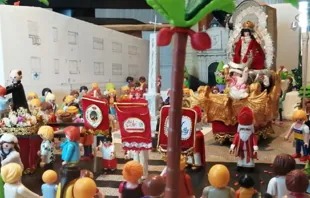 Representaciu00f3n con playmobil de la procesiu00f3n de la Virgen de los u00c1ngeles de Getafe (Espau00f1a). Cru00e9dito: Diu00f3cesis Getafe.  