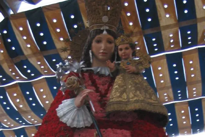 El pueblo católico repudia cartel blasfemo contra la Virgen en España, dice sacerdote