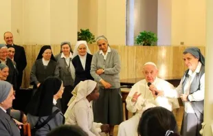El Papa conversa con las religiosas de la Congregación de la Caridad. Imagen: Congregación de la Caridad 
