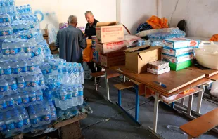 Entrega de vu00edveres a cristianos refugiados en Medio Oriente. Foto: Flickr Ayuda a la Iglesia Necesitada (KIN-AED) 