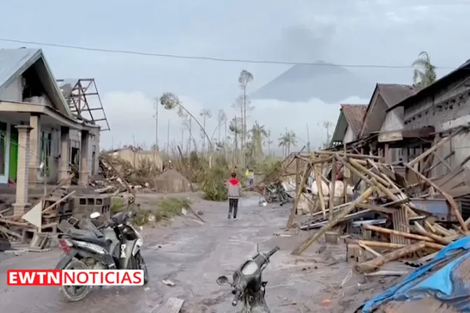 Iglesia Católica brinda ayuda a damnificados por la erupción de un volcán