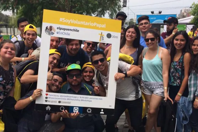 Entre los preparativos, 9 mil voluntarios en Chile cantan en coro al Papa [VIDEO]