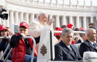 El Papa Francisco en la Audiencia General de este 19 de abril. Crédito: Daniel Ibáñez/ACI Prensa 