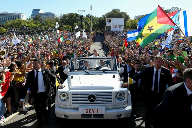 Así se vivió el Vía Crucis del Papa Francisco con los jóvenes de la JMJ Lisboa 2023