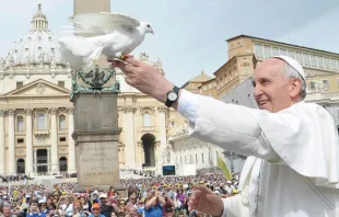 El Papa Francisco durante un acto por la paz. Foto: L'Osservatore Romano 