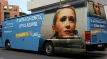 Autobús de campaña #YoRompoConCifuentes. Foto: Flickr HazteOir.org (CC-BY-SA-2.0)
