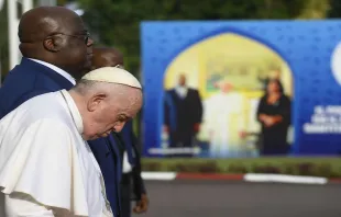 El Papa Francisco junto al Presidente de República Democrática del Congo. Crédito: Vatican Media 
