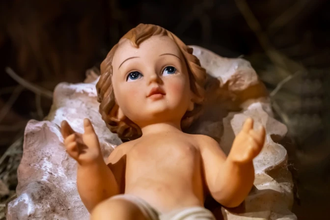 Divino Niño Jesús en el pesebre