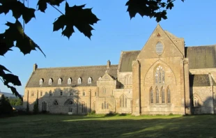 Abadía de Pluscarden, en Escocia, donde 15 monjes benedictinos rezan y dan la bienvenida a los visitantes. Crédito: Giles Conacher OSB/Pluscarden Abbey