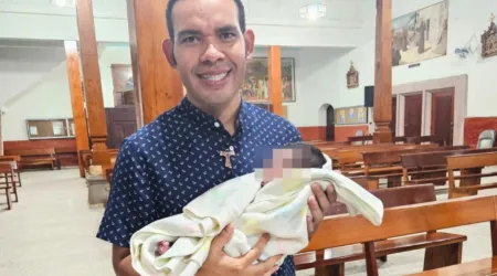 Encuentran a bebé recién nacida dentro de Catedral de Juticalpa, Honduras