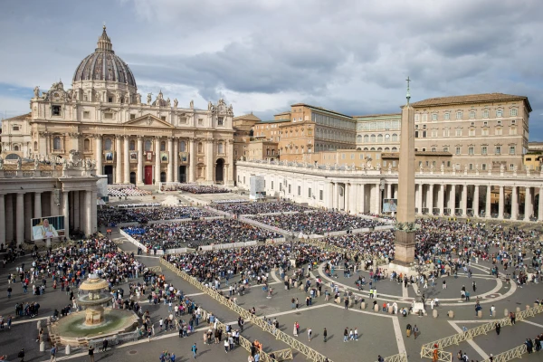 View of St. Peter's Square. Credit: Daniel Ibáñez