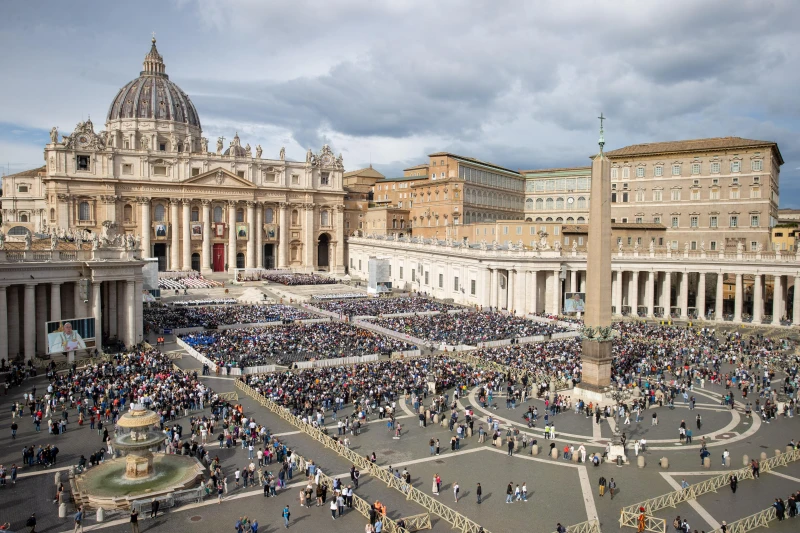 El Vaticano convoca un Rosario por el Papa Francisco en la Plaza de San Pedro