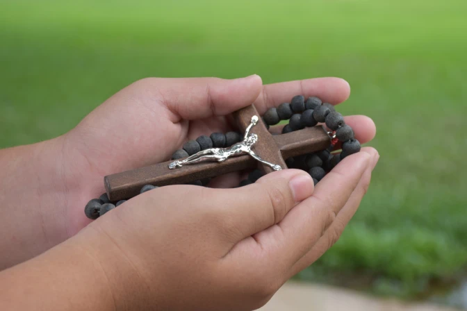 Aborto en Ciudad de México: Iglesia Católica convoca un Rosario por la Vida virtual