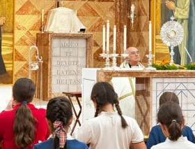 Roban hostias consagradas de una capilla de colegio vinculado al Opus Dei