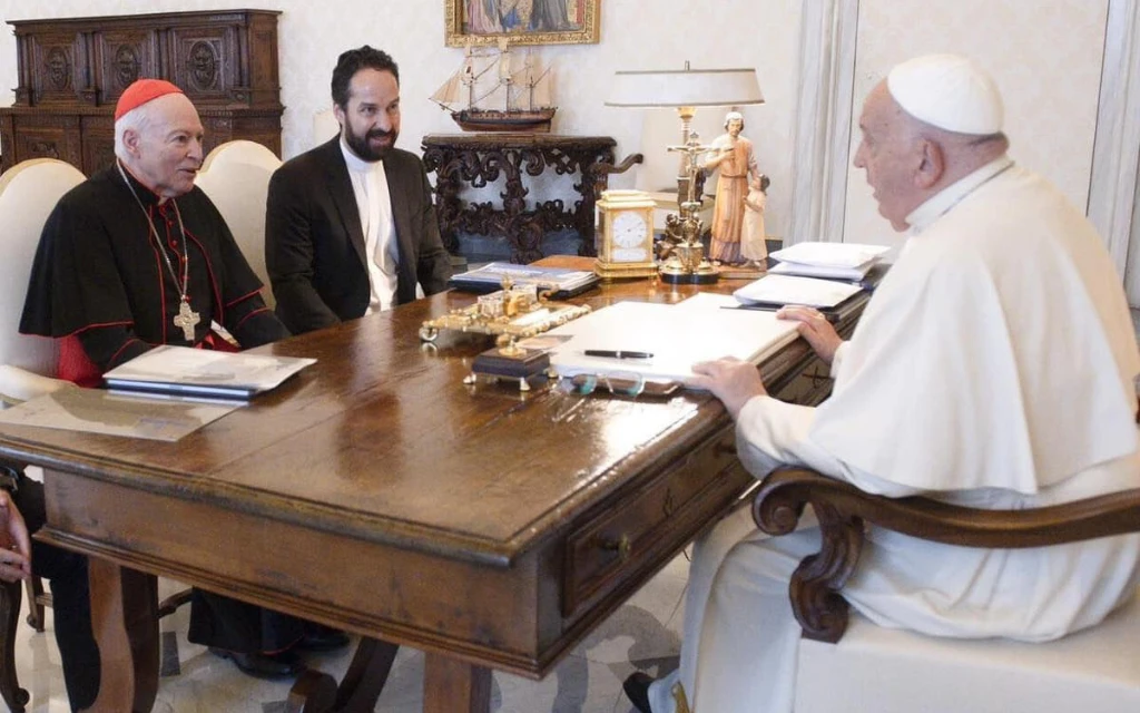 Cardenal Carlos Aguiar Retes y el P. Álvaro Lozano junto al Papa Francisco.?w=200&h=150