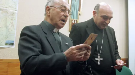 El P. Alexandre Alapont, junto al Arzobispo de Valencia, Mons. Enrique Benavent,cuando era auxiliar en 2010.